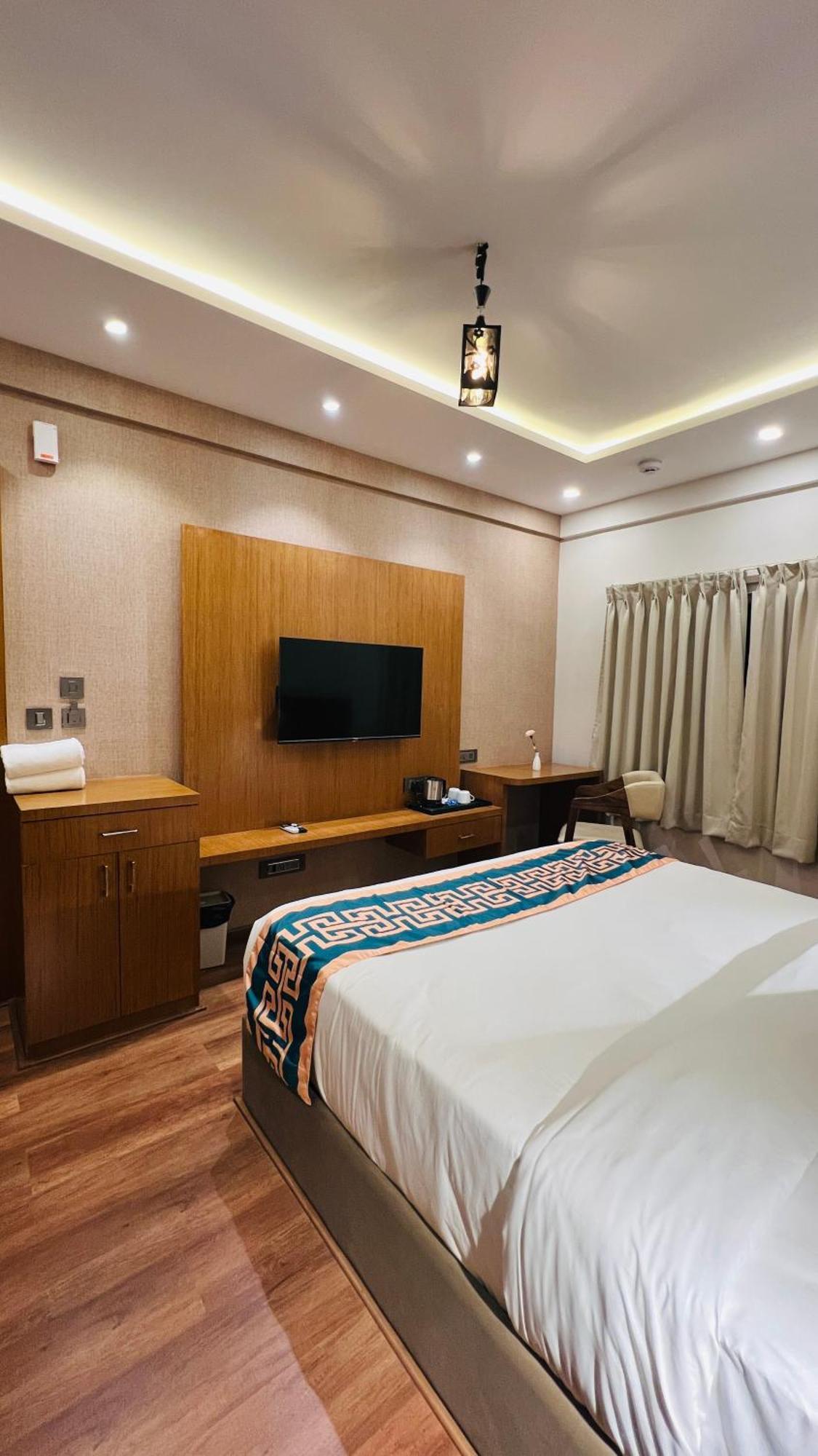 Hotel Aashraya Dod Jala Bagian luar foto