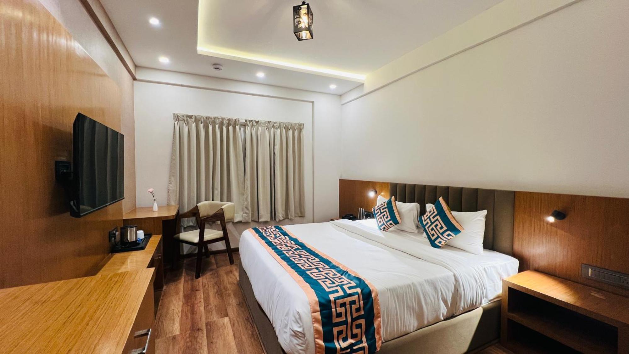 Hotel Aashraya Dod Jala Bagian luar foto