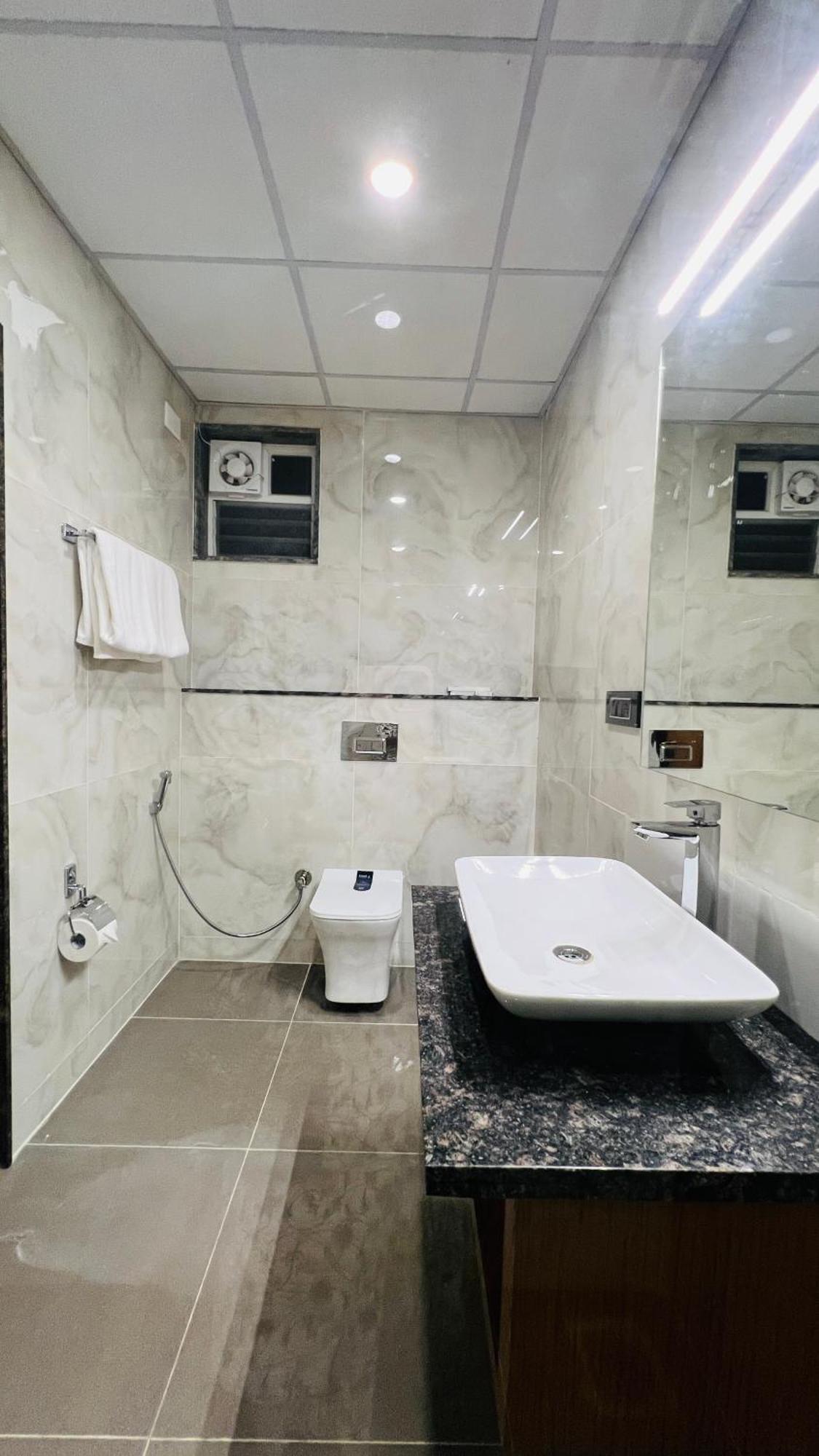 Hotel Aashraya Dod Jala Bagian luar foto