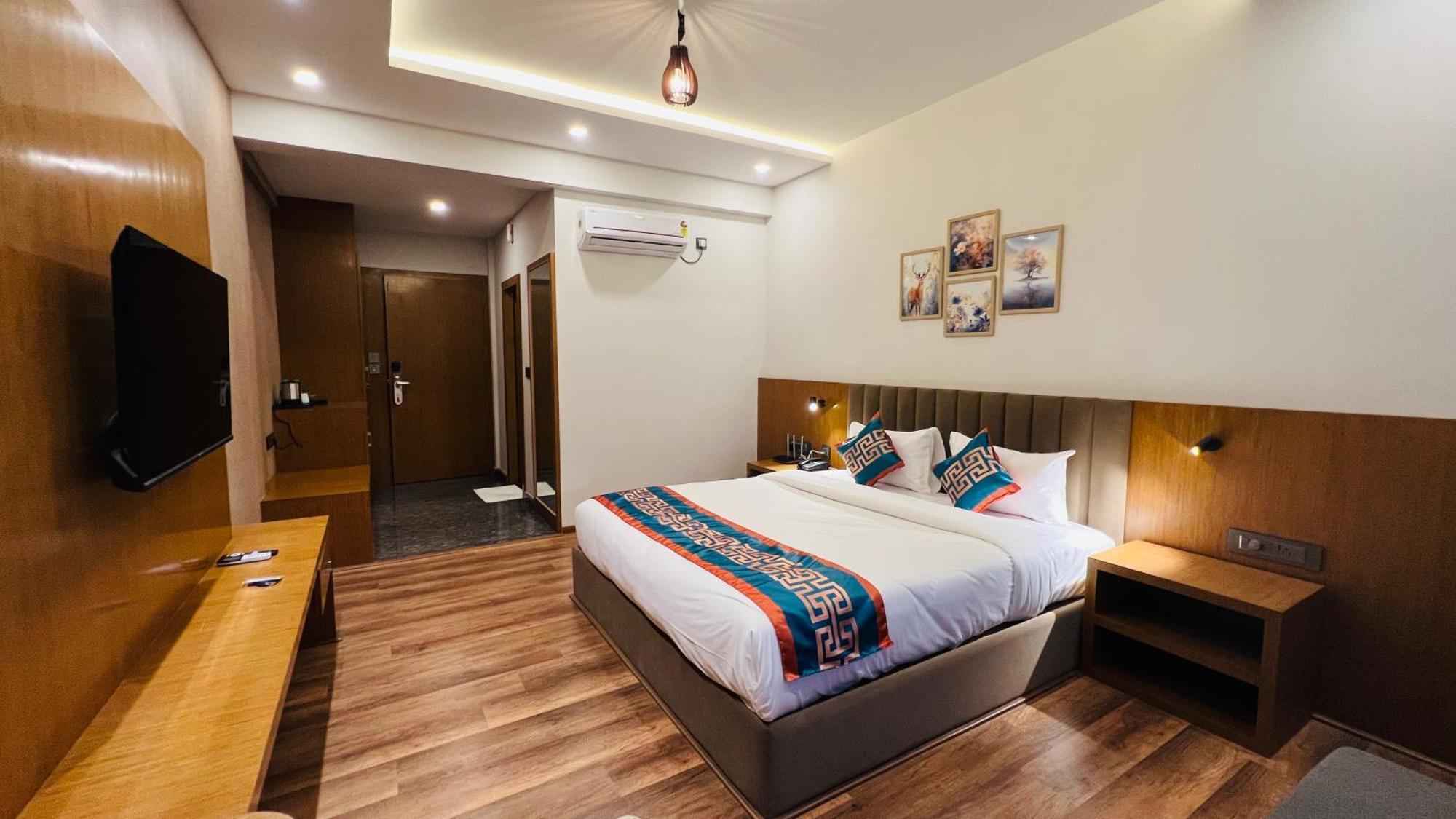 Hotel Aashraya Dod Jala Bagian luar foto