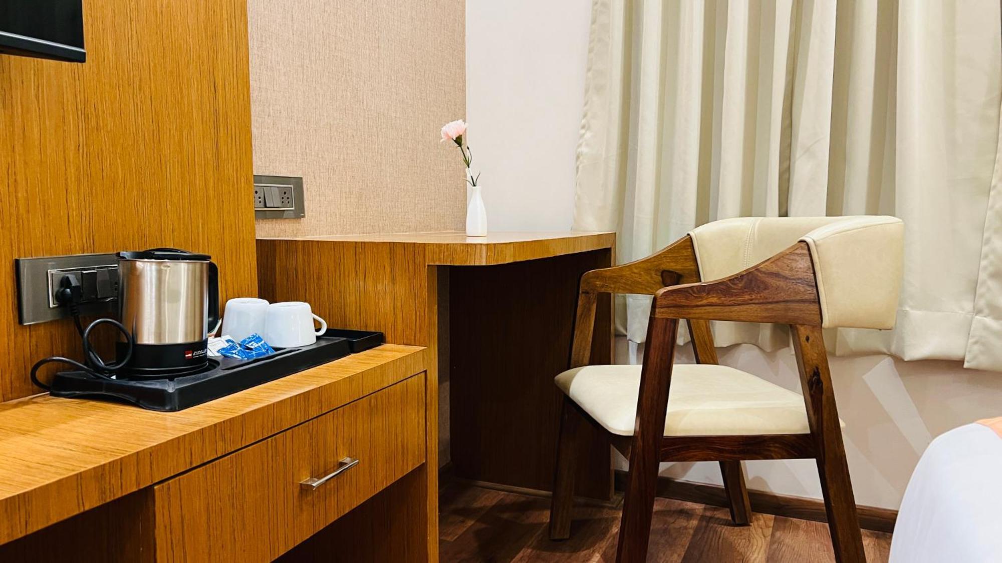 Hotel Aashraya Dod Jala Bagian luar foto