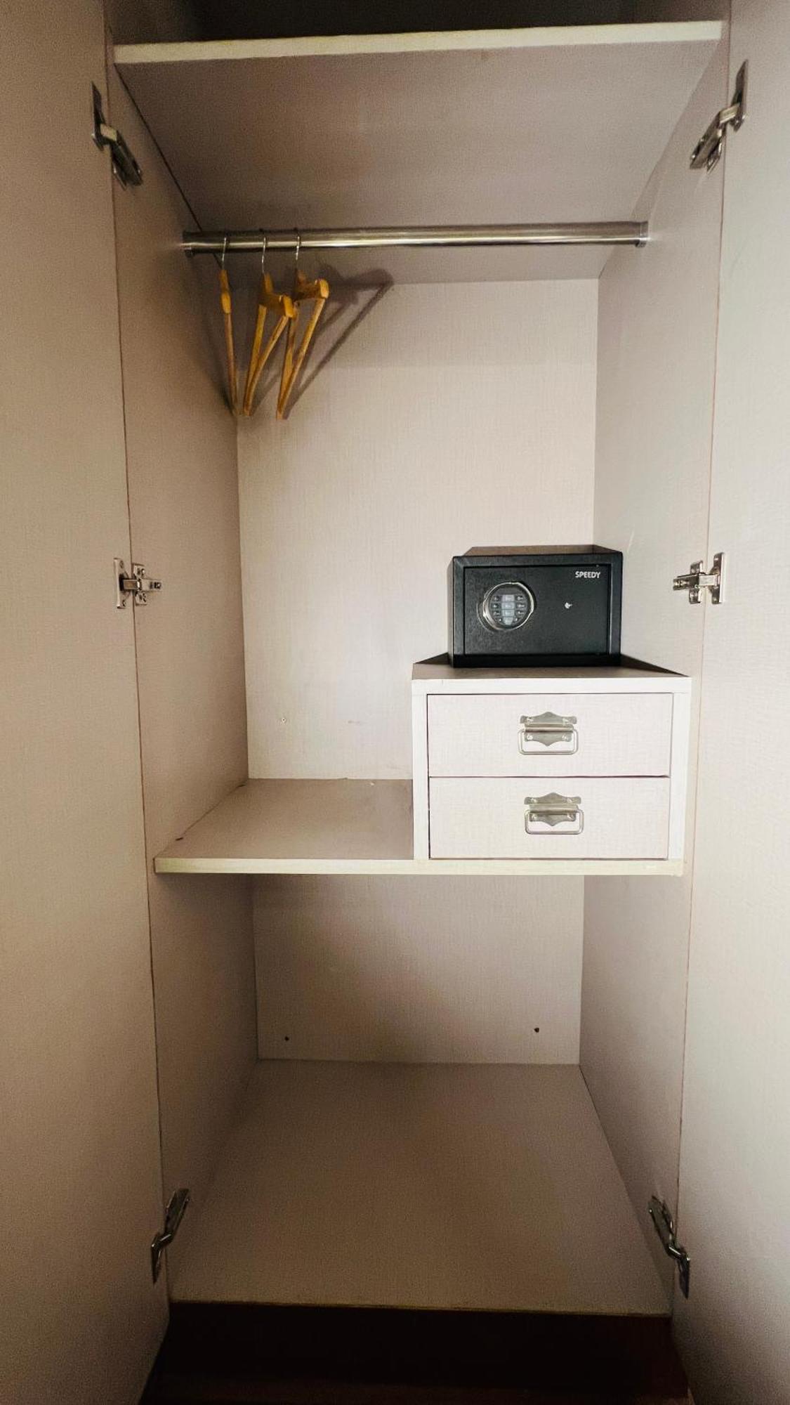 Hotel Aashraya Dod Jala Bagian luar foto