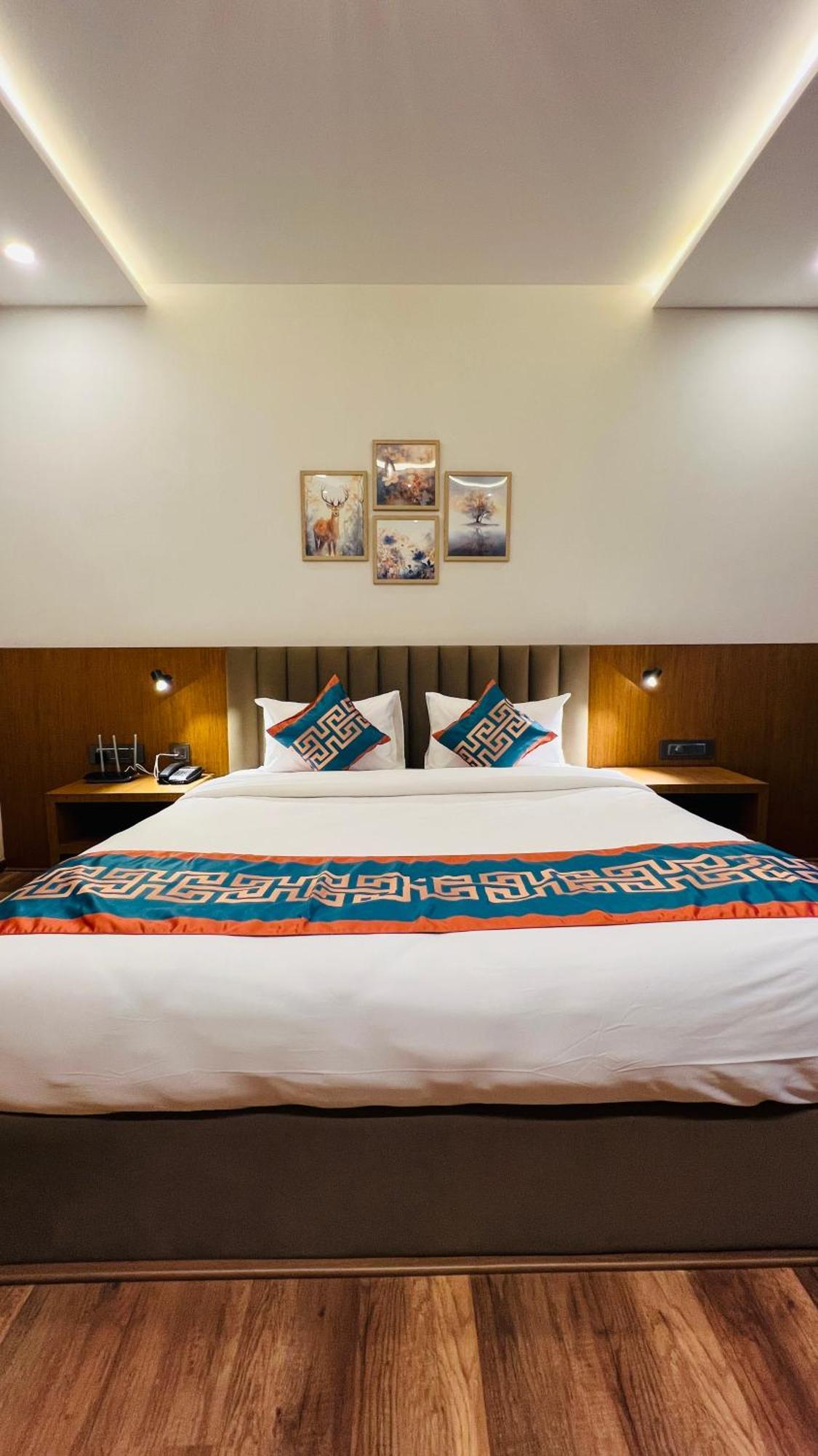 Hotel Aashraya Dod Jala Bagian luar foto