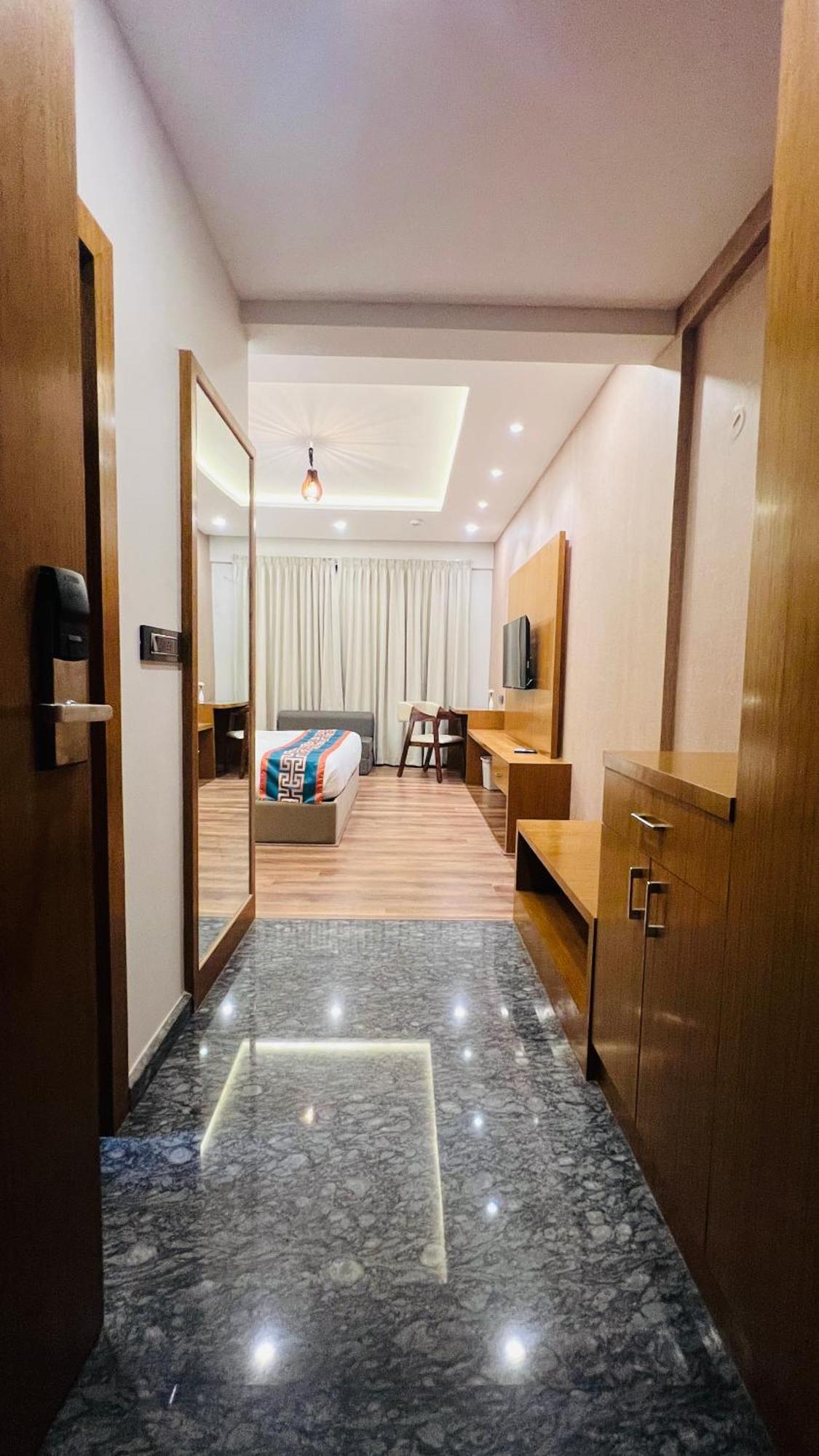 Hotel Aashraya Dod Jala Bagian luar foto